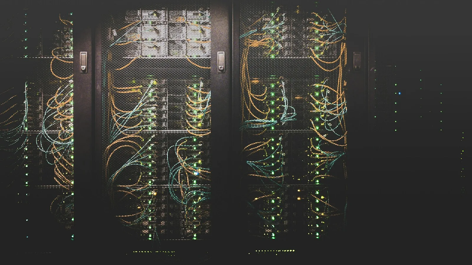服务器机柜与网络连接设备